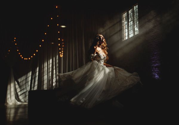 Снимок британского фотографа Ben Appleby, победивший в категории SOLO PORTRAIT в конкурсе 2019 International Wedding Photographer of the Year Снимок британского фотографа Ben Appleby, победивший в категории SOLO PORTRAIT в конкурсе 2019 International Wedding Photographer of the Year - Sputnik Армения