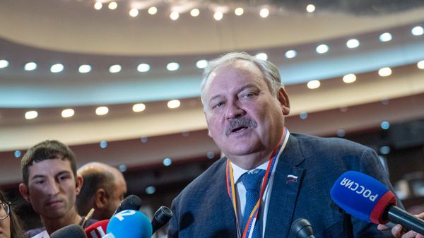 Константин Затулин на заседании армяно-российского Лазаревского клуба (13 декабря 2019). Еревaн - Sputnik Армения