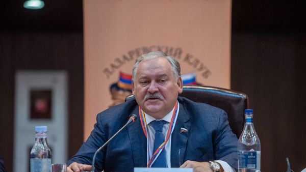 Константин Затулин на заседании армяно-российского Лазаревского клуба (13 декабря 2019). Еревaн - Sputnik Армения