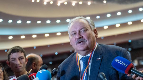Константин Затулин на заседании армяно-российского Лазаревского клуба (13 декабря 2019). Еревaн - Sputnik Армения