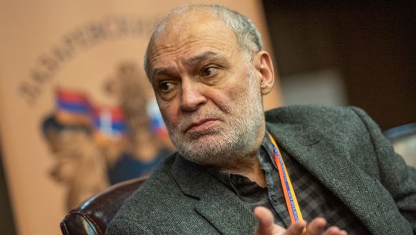 Андраник Мигранян на заседании армяно-российского Лазаревского клуба (13 декабря 2019). Еревaн - Sputnik Армения