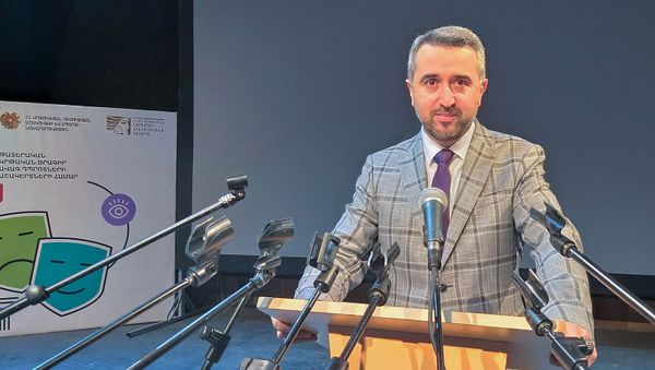 Заммининистра ОНКС Армении Ара Хзмалян на ежегодной итоговую пресс-конференции по сфере культуры (16 декабря 2019). Еревaн - Sputnik Արմենիա