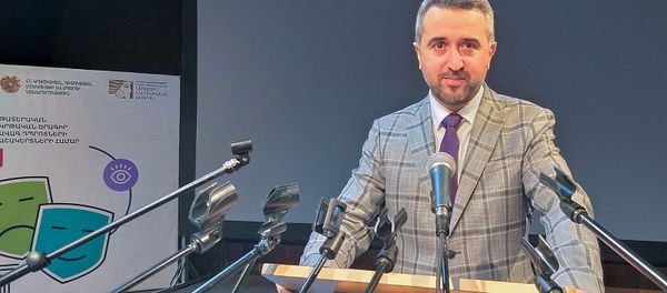 Заммининистра ОНКС Армении Ара Хзмалян на ежегодной итоговую пресс-конференции по сфере культуры (16 декабря 2019). Еревaн - Sputnik Արմենիա