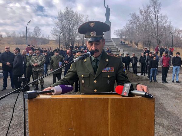 «Ճիշտը ժամանակին ծառայության մեկնելն է». Գյումրուց նորակոչիկների 1–ին խումբը մեկնեց բանակ - Sputnik Արմենիա