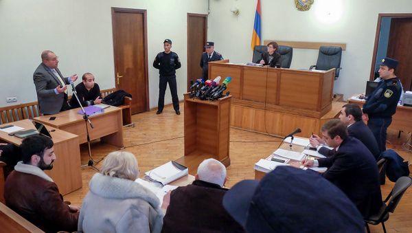 Судебный процесс по вопросу жалобы адвокатов Кочаряна по поводу отказа суда первой инстанции освободить Кочаряна под залог (16 декабря 2019). Еревaн Судебный процесс по вопросу жалобы адвокатов Кочаряна по поводу отказа суда первой инстанции освободить Кочаряна под залог (16 декабря 2019). Еревaн - Sputnik Армения