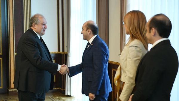 Президент Армен Саркисян встретился с представителями фракции Просвященная Армения (17 декабря 2019). Еревaн - Sputnik Армения