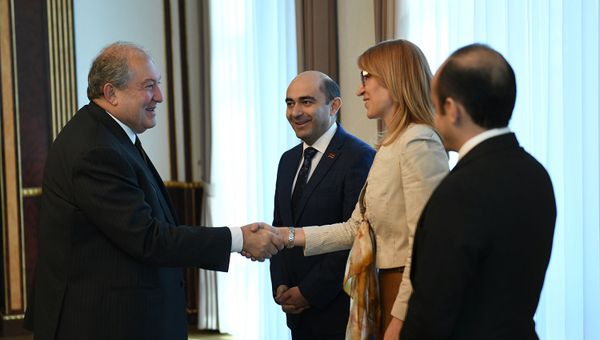Президент Армен Саркисян встретился с представителями фракции Просвященная Армения (17 декабря 2019). Еревaн - Sputnik Արմենիա