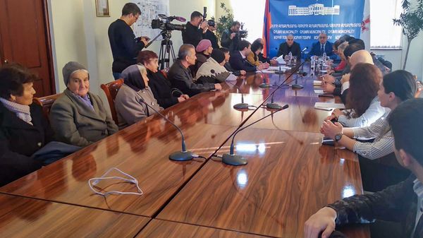 Քարե պատեր` տնակի փոխարեն. Գյումրիում 11 անօթևան ընտանիք արդեն մշտական կացարան ունի - Sputnik Արմենիա