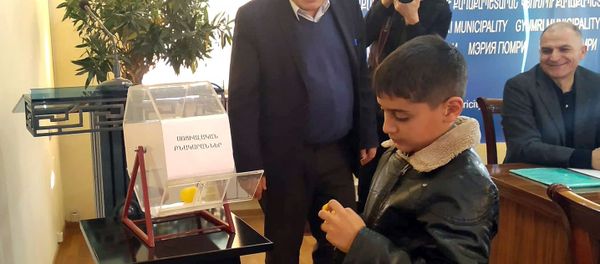 Жеребьевка бенефициаров социальной программы жилья (17 декабря 2019). Гюмри - Sputnik Արմենիա