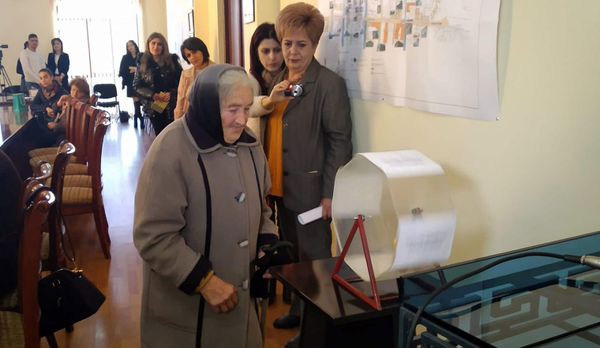 Քարե պատեր` տնակի փոխարեն. Գյումրիում 11 անօթևան ընտանիք արդեն մշտական կացարան ունի - Sputnik Արմենիա