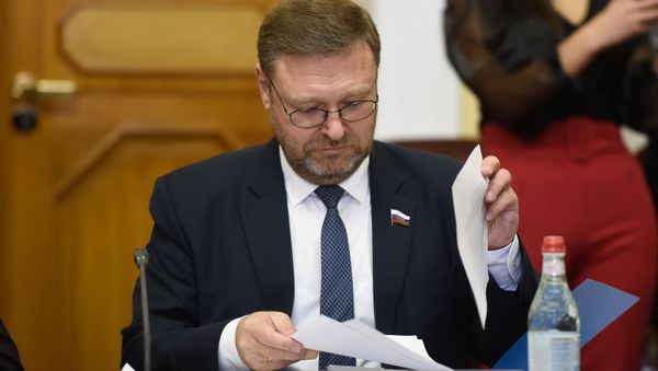 Председатель Комитета Совета Федерации по международным делам Константин Косачев на совместном заседании Постоянной комиссии по внешним связям НС Армении и Комитета СФ по международным делам ФС России (18 декабря 2019). Еревaн - Sputnik Արմենիա