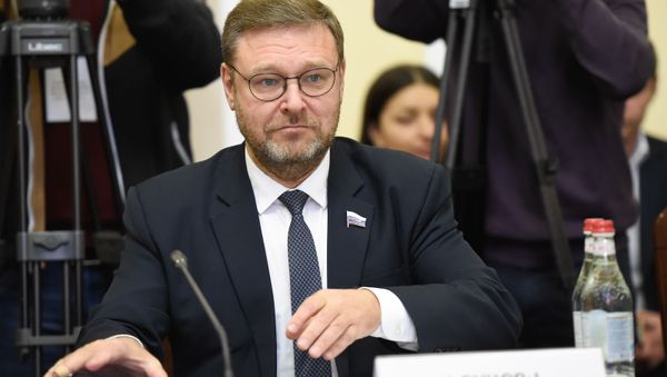 Председатель Комитета Совета Федерации по международным делам Константин Косачев на совместном заседании Постоянной комиссии по внешним связям НС Армении и Комитета СФ по международным делам ФС России (18 декабря 2019). Еревaн - Sputnik Արմենիա