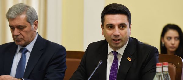 Члены Постоянной комиссии по внешним связям НС Армении на совместном заседании с Комитетом СФ по международным делам ФС России (18 декабря 2019). Еревaн - Sputnik Արմենիա