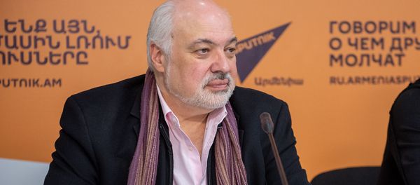 Константин Орбелян на пресс-конференции в преддверии концерта памяти Петроса Айказяна (18 декабря 2019). Еревaн - Sputnik Армения
