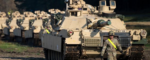 Боевые танки Абрамса на железнодорожной станции Пабраде примерно в 50 км к северу от Вильнюса (21 октября 2019). Литва - Sputnik Արմենիա