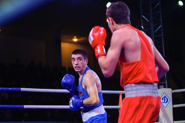 Артур Шахпазян и Артур Базеян в финале чемпионата по боксу Золотые перчатки (18 декабря 2019). Еревaн - Sputnik Армения