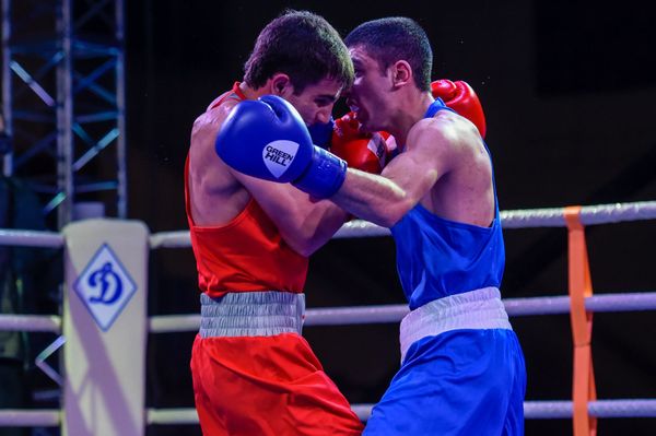 Артур Шахпазян и Артур Базеян в финале чемпионата по боксу Золотые перчатки (18 декабря 2019). Еревaн - Sputnik Армения