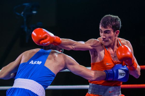 Артур Шахпазян и Артур Базеян в финале чемпионата по боксу Золотые перчатки (18 декабря 2019). Еревaн - Sputnik Армения