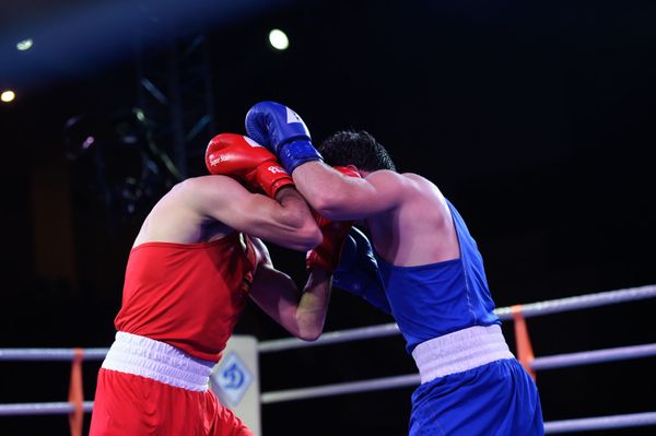 Карен Тонаканян и Грайр Шахвердян в финале чемпионата по боксу Золотые перчатки (18 декабря 2019). Еревaн - Sputnik Армения