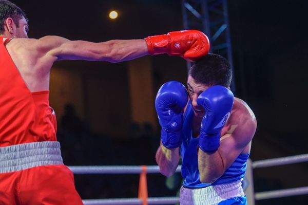 Артур Шахпазян и Артур Базеян в финале чемпионата по боксу Золотые перчатки (18 декабря 2019). Еревaн - Sputnik Армения