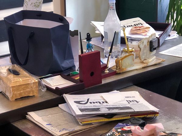 Похоже на предупреждение: неизвестные проникли в редакцию газеты Жоговурд — фото - Sputnik Армения