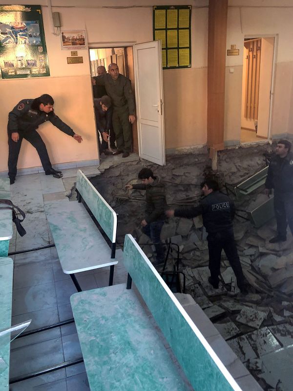 ЧП в здании военного комиссариата в Ереване: известны детали, трое в реанимации ЧП в здании военного комиссариата в Ереване: известны детали, трое в реанимации - Sputnik Армения