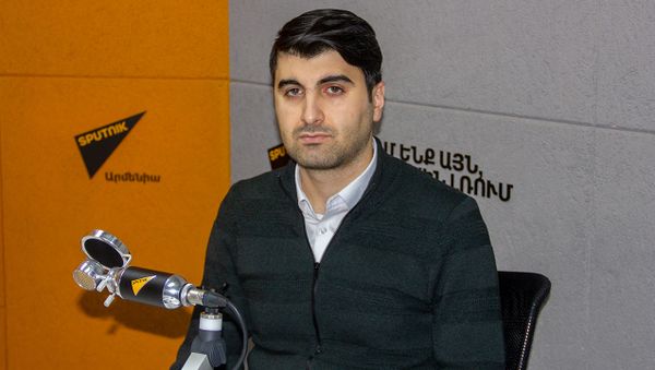«Հնարավոր չէ բանակցել ու միևնույն ժամանակ մյուսով ձեռքով կրակել». Նարեկ Մինասյան - Sputnik Արմենիա