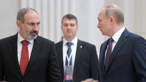Премьер-министр Армении Никол Пашинян и президент России Владимир Путин на заседаниии Высшего евразийского экономического совета (20 декабря 2019). Санкт-Петербург - Sputnik Армения
