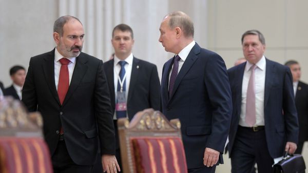 Премьер-министр Армении Никол Пашинян и президент России Владимир Путин перед заседанием Высшего евразийского экономического совета (20 декабря 2019). Санкт-Петербург - Sputnik Армения