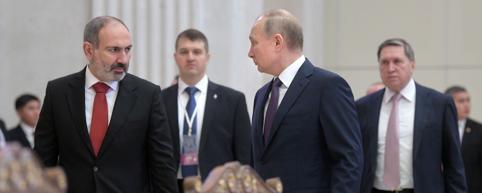Премьер-министр Армении Никол Пашинян и президент России Владимир Путин перед заседанием Высшего евразийского экономического совета (20 декабря 2019). Санкт-Петербург - Sputnik Армения, 1920, 07.01.2022