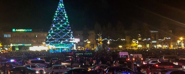 Торжественная церемония зажжения огней главной елки Ширака (20 декабря 2019). Гюмри - Sputnik Արմենիա
