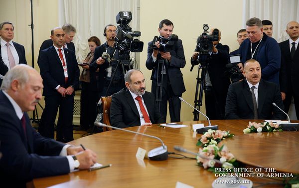 Премьер-министр Армении Никол Пашинян принял участие в неформальной встрече глав государств СНГ (20 декабря 2019). Санкт-Петербург - Sputnik Армения
