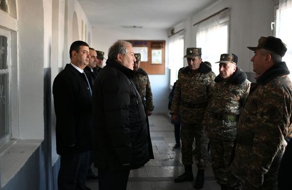 Կարևոր է, որ զինվորն ունի ուտելիք ընտրելու հնարավորություն. ՀՀ նախագահն Արցախում է - Sputnik Արմենիա
