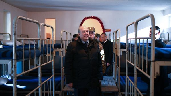 Президент Армении Армен Саркисян посетил инженерно-саперный батальон Армии обороны Карабаха (21 декабря 2019). Карабах - Sputnik Արմենիա