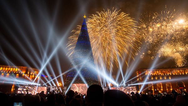 Торжественная церемония зажжения огней на главной елке страны (21 декабря 2019). Еревaн - Sputnik Армения