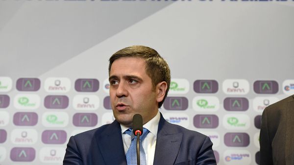 Брифинг новоизбранного президента Федерации футбола Армении Армена Меликбекяна после внеочередного заседания ФФА (23 декабря 2019). Еревaн - Sputnik Армения