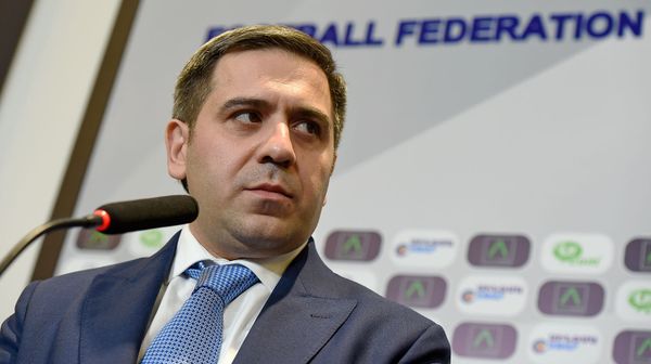 Брифинг новоизбранного президента Федерации футбола Армении Армена Меликбекяна после внеочередного заседания ФФА (23 декабря 2019). Еревaн - Sputnik Армения