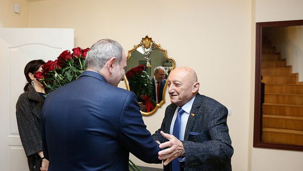 Նիկոլ Փաշինյանն ու Հովհաննես Չեքիջյանը - Sputnik Արմենիա
