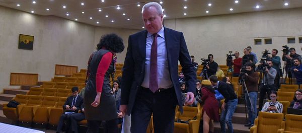 Посол России в Армении Сергей Копыркин перед началом итоговой пресс-конференции (24 декабря 2019). Еревaн - Sputnik Армения