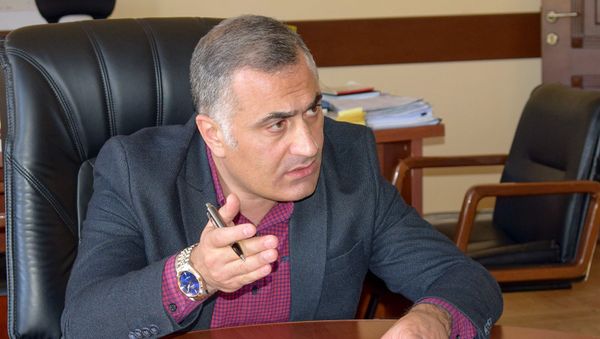 Глава административного района Нор Норк Айк Мгрян на встрече с гражданами общины (24 октября 2019). Еревaн - Sputnik Արմենիա