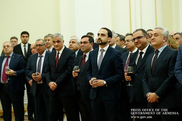 Հարստանալ և հարստացնել հայրենիքը. Փաշինյանն ընդունել է գործարարներին - Sputnik Արմենիա