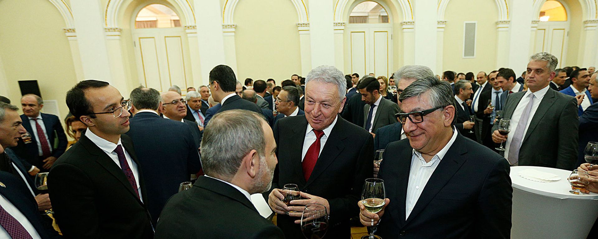 Премьер-министр Никол Пашинян организовал прием для представителей бизнес-класса (26 декабря 2019). Еревaн - Sputnik Армения, 1920, 19.02.2021