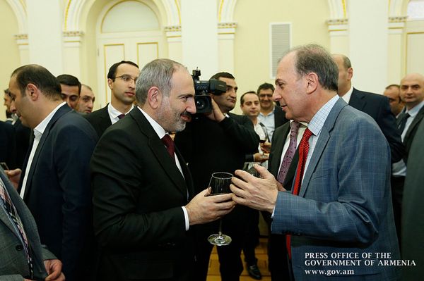 Հարստանալ և հարստացնել հայրենիքը. Փաշինյանն ընդունել է գործարարներին - Sputnik Արմենիա