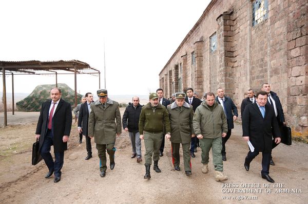 Крупная партия вооружений: Пашиняну показали и рассказали о возможностях ЗРК Оса-АК - Sputnik Армения