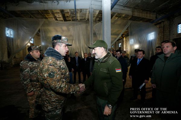 Крупная партия вооружений: Пашиняну показали и рассказали о возможностях ЗРК Оса-АК - Sputnik Армения