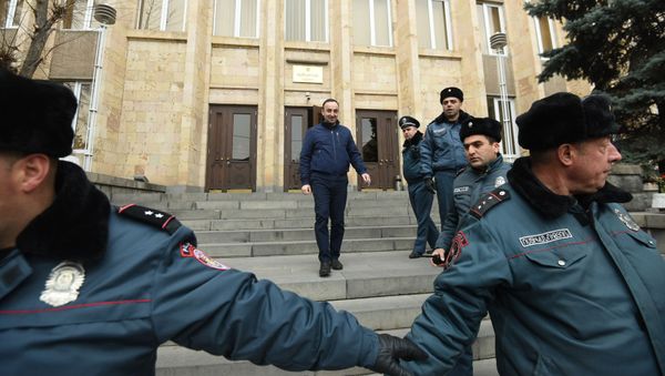 Председатель Конституционного суда Грайр Товмасян после допроса встретился с журналистами (27 декабря 2019). Еревaн - Sputnik Արմենիա