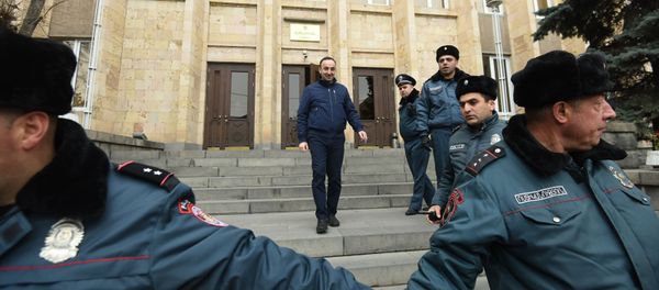 Председатель Конституционного суда Грайр Товмасян после допроса встретился с журналистами (27 декабря 2019). Еревaн - Sputnik Արմենիա