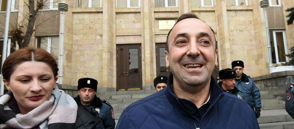 Председатель Конституционного суда Грайр Товмасян после допроса встретился с журналистами (27 декабря 2019). Еревaн - Sputnik Արմենիա