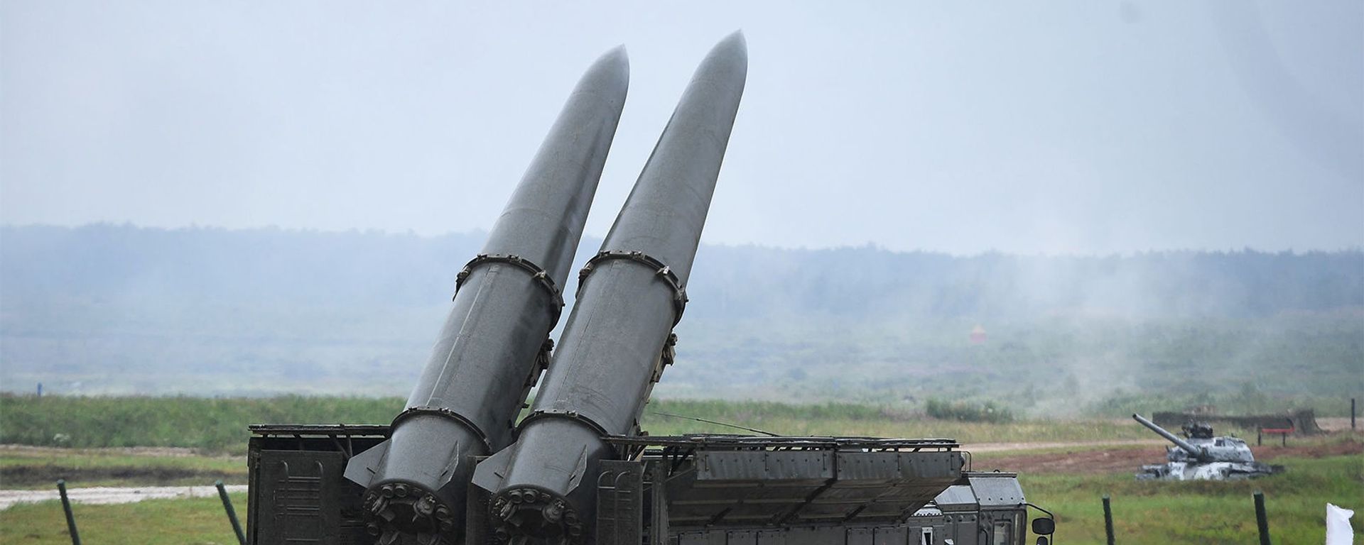Самоходная пусковая установка 9П78-1 Искандер-М во время демонстрации ходовых и огневых возможностей на полигоне Алабино (27 июня 2019). Московская область - Sputnik Արմենիա, 1920, 24.02.2021