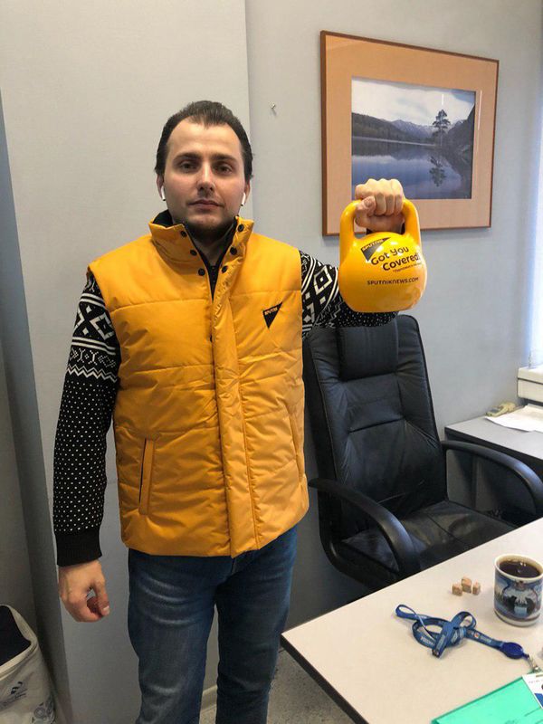 Директор по иновещанию агентства Турал Керимов во время флешмоба в поддержку Sputnik Эстония Директор по иновещанию агентства Турал Керимов во время флешмоба в поддержку Sputnik Эстония - Sputnik Армения